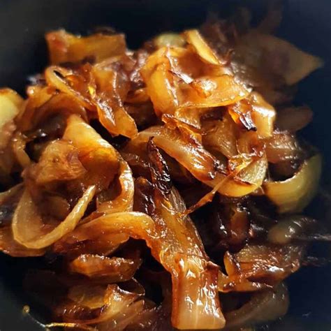 Caramelized onions with balsamic vinegar | Hint of Healthy