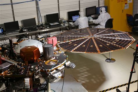 Photos: InSight Mars Lander Undergoes Assembly & Testing - InSight | Spaceflight101