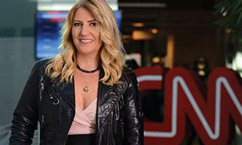 Cnn türk'ün haber spikerlerinden nevşin mengü, periscope'tan hükümete karşı skandal ithamlarda bulundu. CNN Türk'te yaprak dökümü sürüyor
