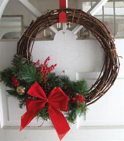 Make A Diy Christmas Wreaths Yourself To Celebrate The Holiday Season
