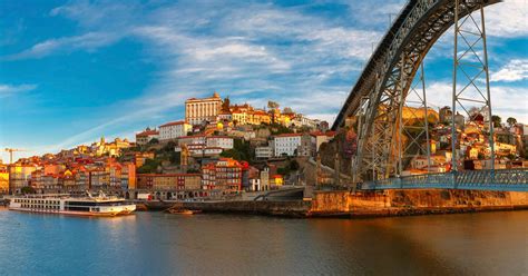 A camera floating among the crowd. Porto - Portugal - portugalinews the best news