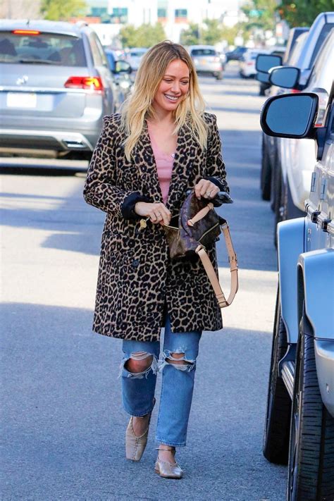 © hilary duff official site 2016. HILARY DUFF Out for Lunch in Sherman Oaks 02/05/2020 ...