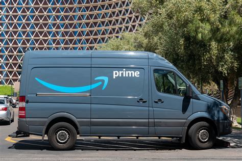 Amazon Takes On Fedex Ups With 2200 New Heavy Duty Delivery Trucks