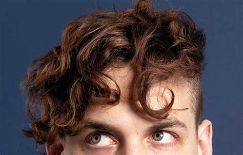 84 Model Rambut Pria Keriting Yang Bagus Tampil Kece Yang Wajib