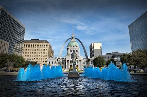 The St Louis Missouri Capitol Building Fountain And Gateway Arch