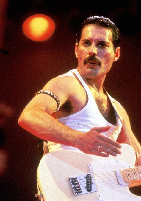 2h Freddie Mercury On Stage Th Freddie Mercury Queen Freddie Mercury Mercury