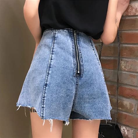 2018 Back Zipper Women Jeans Shorts Washed High Waist Harajuku Summer Tassel Shorts Femme Button