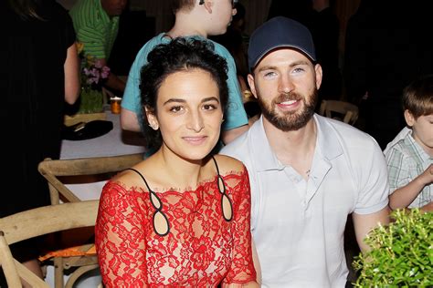 Jenny slate shares a very important life update, then talks about the pet cemetery at her fiancé's house and her book little weirds. Jenny Slate Is Red Carpet Official With Chris Evans | Glamour
