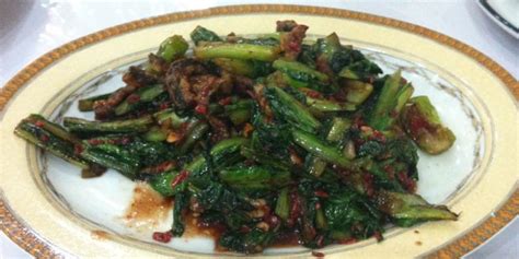 Cara membuat/memasak tumis cah sayur sawi hijau daging sapi. Mengenang Cita Rasa Otentik Tiongkok - Kompas.com