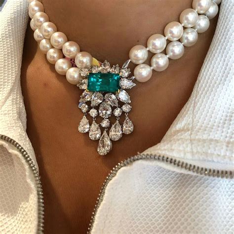 A Vintage Vancleef Pearl And Diamond Necklace With A Certified 912ct