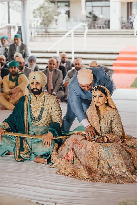 A Sikh Wedding In The Hills With The Couple In A Royal Ensemble Wedmegood