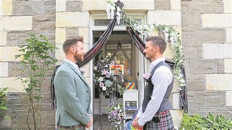 dundee s kilted yoga teacher stunned as hollywood star steps in to officiate his wedding