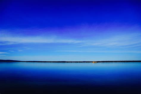 無料画像 風景 水 自然 海洋 地平線 雲 空 日の出 日没 ボート 太陽光 朝 波 湖 夜明け 雰囲気