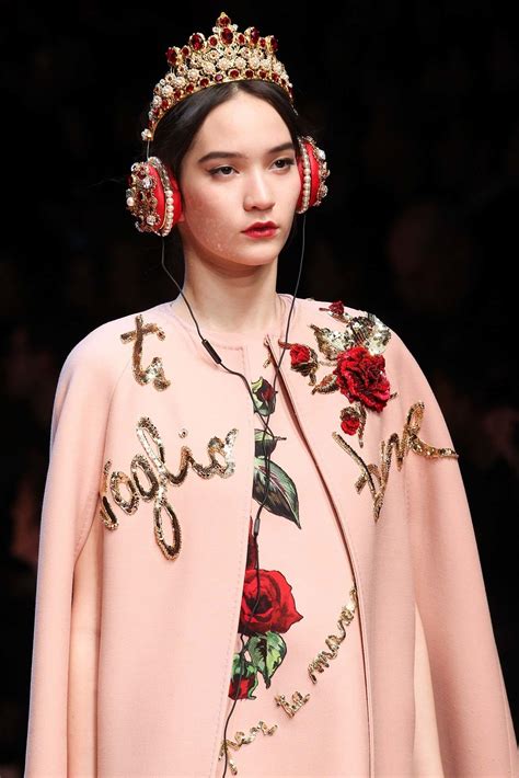 Dolce And Gabbana Fall 2015 Ready To Wear Fashion Show Details Dolce