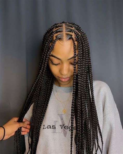 Box braids are thicker braids, very similar to those that were seen in the 90's, and now come back, but with a wider style. 28 Knotless Box Braids Hairstyles You Can't Miss - Fancy ...