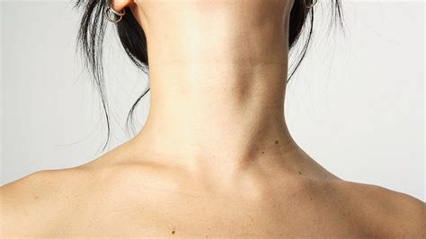 8 Signs That Indicate Problem With Thyroid Gland Youtube