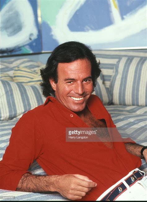 Spanish Singer Julio Iglesias Poses For A Portrait In 2004 In Los