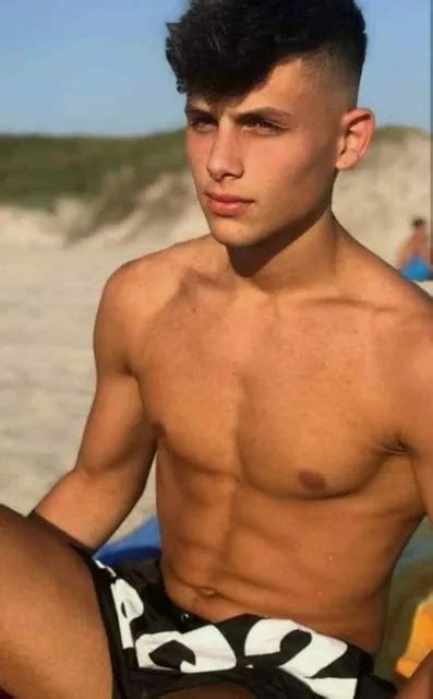 Shirtless Male Muscular Handsome Beach Hunk Jock Beefcake Dude Photo