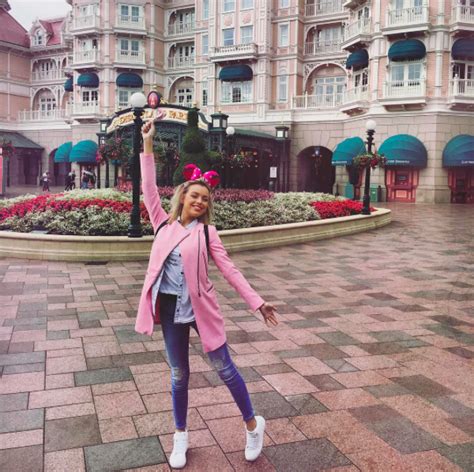 What People Wear To Disney Parks Around The World Disneyland Outfits