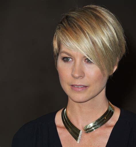 Jenna Elfmans Neat And Professional Short Haircut
