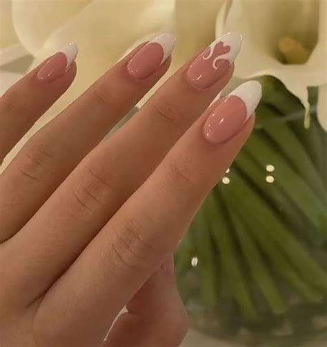 Uñas acrílicas aesthetic minimalistas diseño nails Soft nails