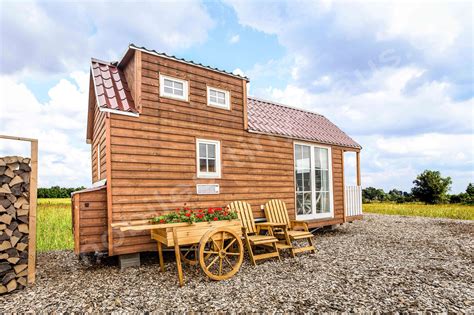 In deutschland nutzt man den begriff allgemeingültig für kleine häuser, die auf einem mehrachsigen trailer aufgebaut werden. Mobiles Tiny House Frankreich | Mobiles Tiny House