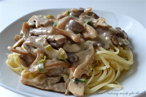 Gute Nahrung macht glücklich Spaghetti mit Pilzrahmsauce