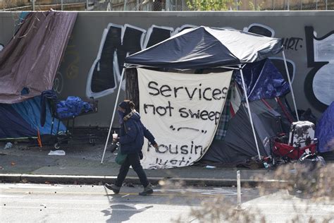 Liberal Us Cities Change Course Now Clearing Homeless Camps Wtop News
