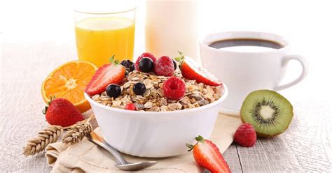 Lácteos Cereales Y Frutas En El Desayuno Sociedad