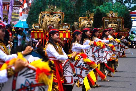 Reog Ponorogo Indonesian Culture And Tradition Travel Guide Ideas
