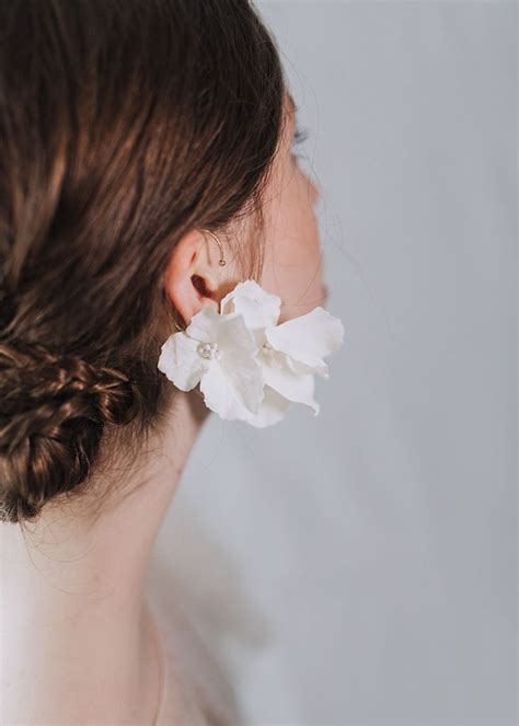 18 stunning wedding ear cuffs to decorate your lobes tidewater and tulle timeless modern