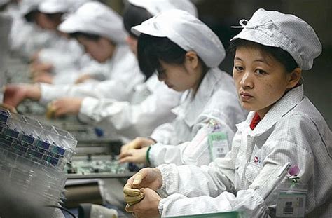 Chinese Reporter Reveals Working Conditions At Foxconn