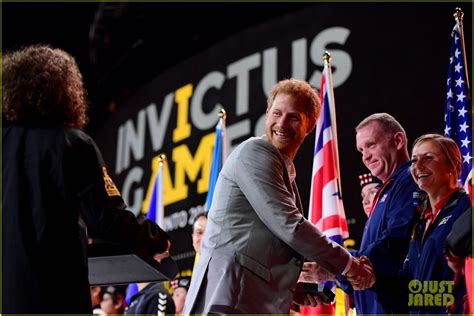 Meghan Markle Cozies Up To Prince Harry At Invictus Games Photo 3966577 Kelly Clarkson