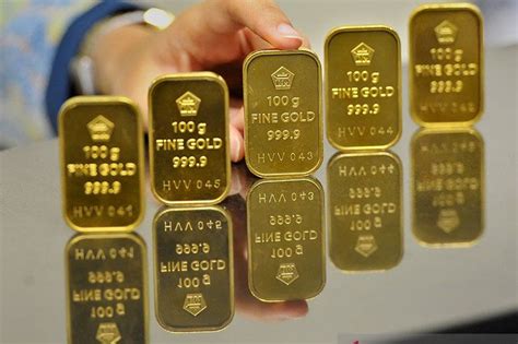 Setiap harinya, harga emas mengalami kenaikan atau penurunan, tapi melakukan investasi emas itu tidak pernah merugikan. Update Harga Emas Hari Ini 16 Desember 2020, Antam Dua ...