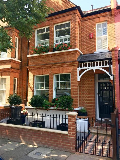 West London Pretty Edwardian Terraced House Front Garden With