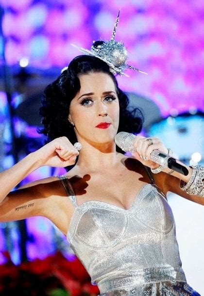 Cow Real Estate Grammy Concert Katy Perry Rocks California Gurls