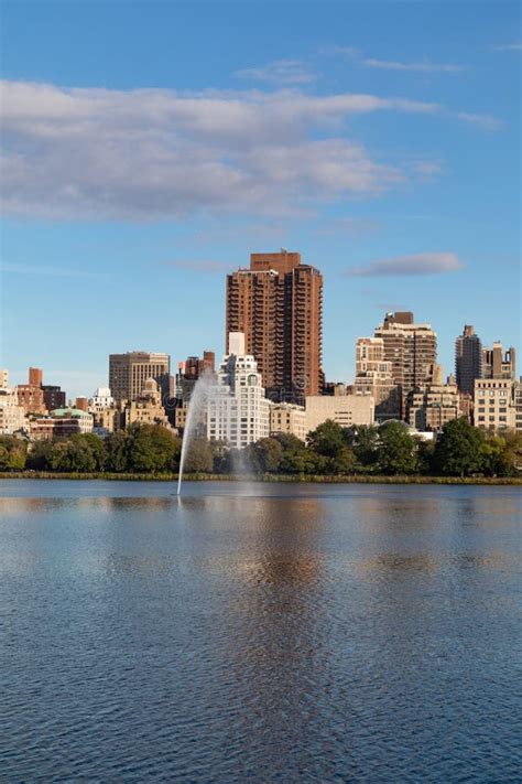 Central Park Reservoir And Fountain With The Upper East Side Skyline In