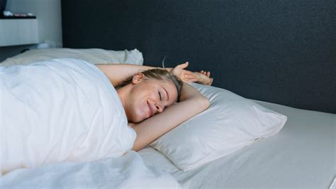 Sleeping Naked Improves The Quality Of Your Sleep According To Science