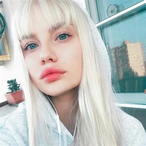 Pin By Leith Boukadoum On B E A U T Y Platinum Blonde Hair Beauty Girl Pale Girl