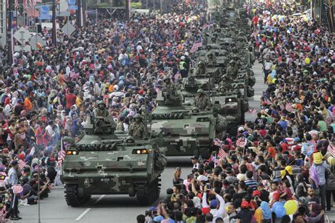 Malaysia adalah sebuah negara federasi yang terdiri dari tiga belas negara bagian dan tiga wilayah persekutuan di asia tenggara dengan luas 329.847 km persegi. Berkayuh 10 km dengan basikal tua 1940-an dan 5 lagi cara ...