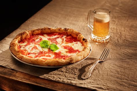 Pizza Napoletana Italian Recipes By Giallozafferano