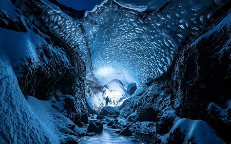 Download Wallpaper 3840x2400 Glacier Cave Man Ice Snow 4k Ultra Hd