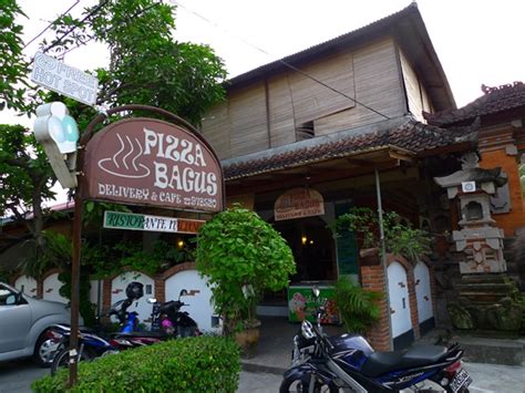 These treats feature a white chocolate mousse delicately held in a chocolate cup and are topped with chocolate shavings or fruit. 8 Best Italian Restaurants in Bali | Bali Kura-Kura Guide