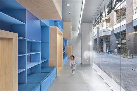 A I Designs New York City School With Colourful Panels And Tiered