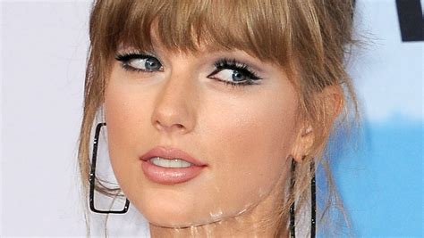 Taylor Swifts Mysterious Message Has Fans Freaking Out