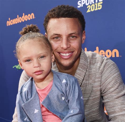 Stephen Currys Daughter Riley Steals Show At Kids Choice Awards