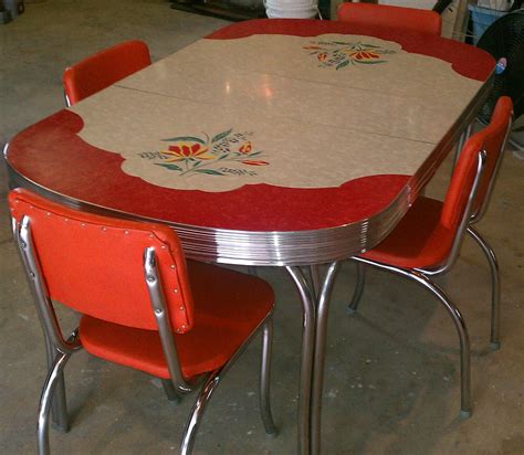 We collected up to 70 ads from hundreds of classified sites for you! Vintage Kitchen Formica Table 4 Chairs Chrome Orange Red ...