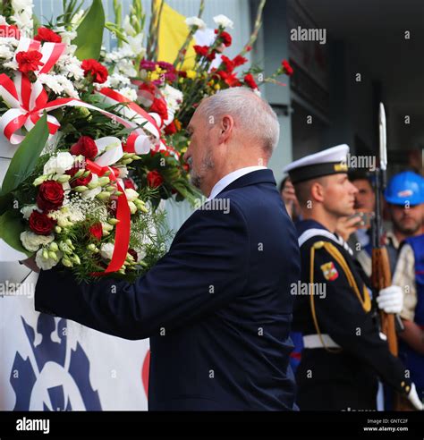 Polish Minister of Defense, Antoni Macierewicz, laid flowers in front