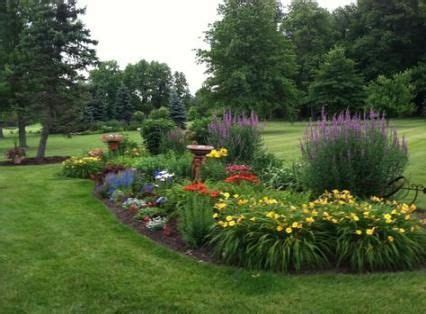 With some simple planning and a very clear idea of the effect you want to make, you can turn your front yard into a personalized paradise in virtually no time. 64 Ideas landscaping front yard midwest sun | Tropical landscaping, Landscaping berm ideas ...