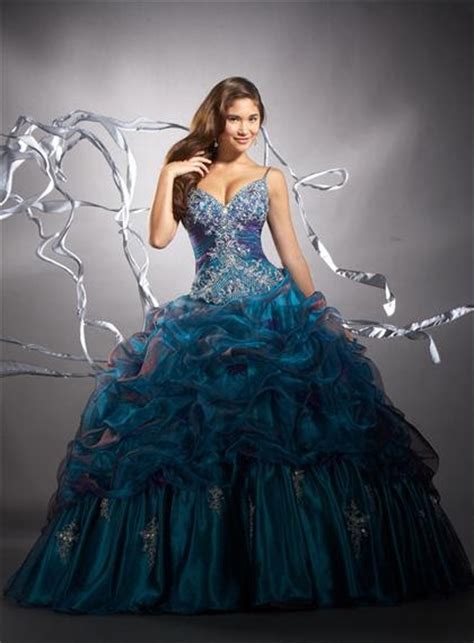 Even some couples would like to color their weddings with tiffany blue. Prom Dresses |Sunny Days & Starry Nights